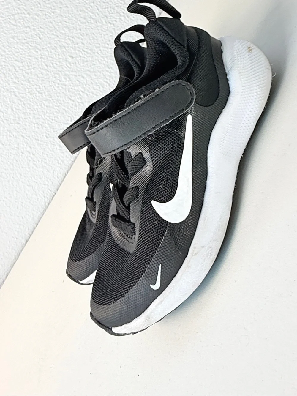 Nike Toddler Running Sneakers Black White Velcro Shoes Size 8C